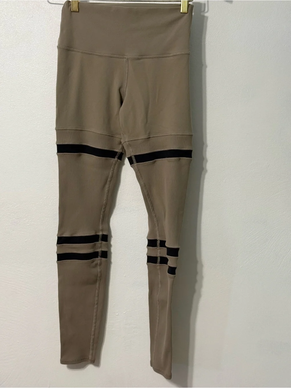 Alo Yoga High-Waist Legit leggings Tan with Black Stripe Detail size small